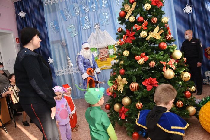 Гостем Свободненского приюта для детей стал полицейский Дед Мороз