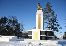 Зачем «позолотили» памятник красным партизанам в Свободном?
