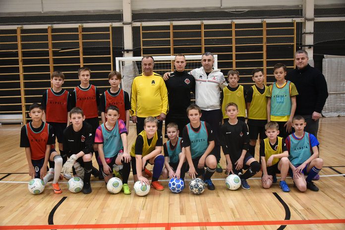 Тренировка «по-питерски» прошла для юных футболистов из свободненского клуба «Метеор»