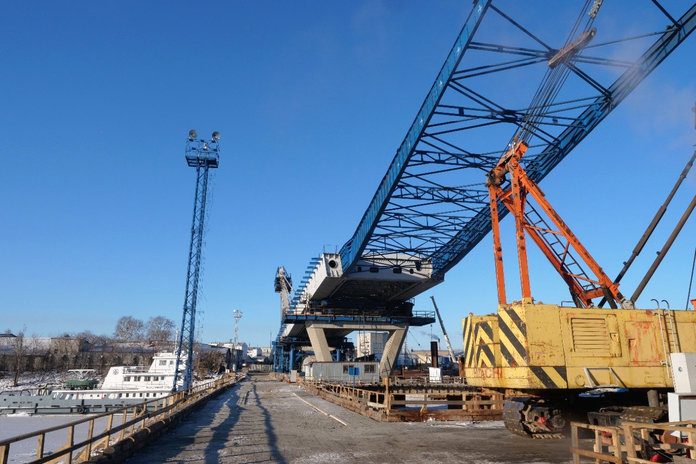 Министр Алексей Чекунков и губернатор Василий Орлов ознакомились с ходом строительства моста через реку Зея