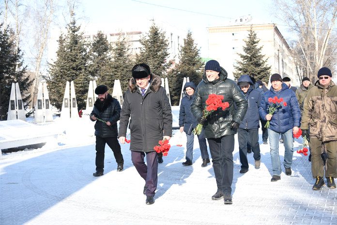Участники митинга на Мемориале Славы в Свободном почтили память боевых товарищей