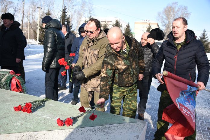 Участники митинга на Мемориале Славы в Свободном почтили память боевых товарищей