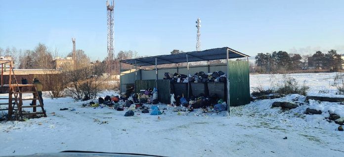 После проверки прокурора космодрома «Восточный» в Циолковском очистили переполненные мусором контейнеры
