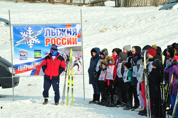 Холодный ветер не помешал жаркой борьбе за победу на «Лыжне России» в Свободненском районе