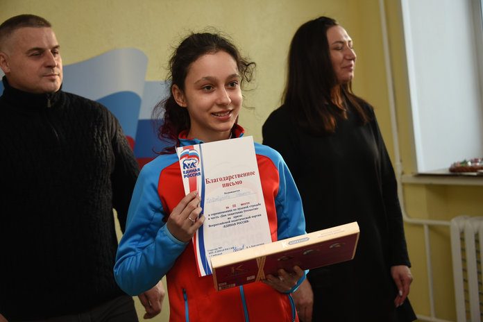 Лучших стрелков школ Свободного наградили пирогами от «Единой России»