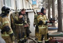 Свободненские пожарные оперативно ликвидировали возгорание в подвале пятиэтажки
