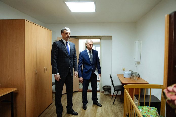 Губернатор Василий Орлов осмотрел ПВР в Благовещенске для вынужденных переселенцев из ДНР и ЛНР
