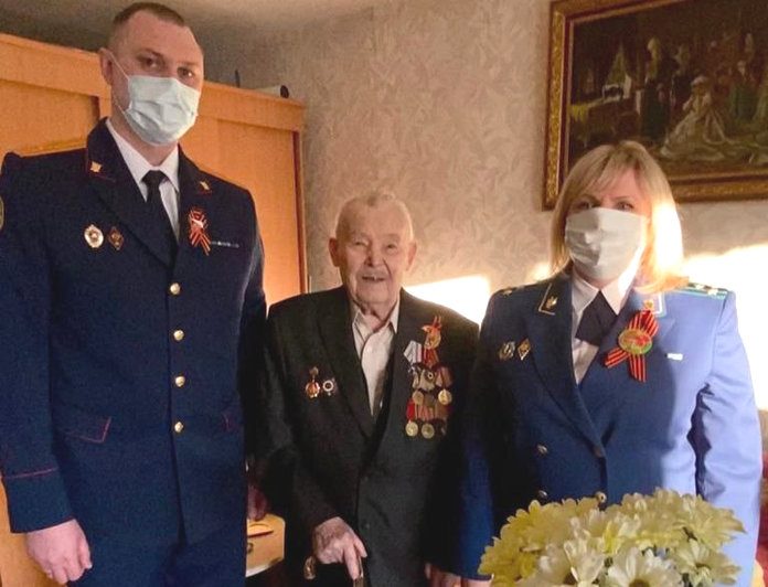 Свободненские ветераны принимают поздравления с Днём Победы