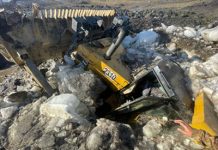 На севере Приамурья в провалившемся под лёд бульдозере погиб 56-летний водитель