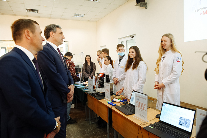 Губернатор Василий Орлов оценил разработки молодых амурских исследователей