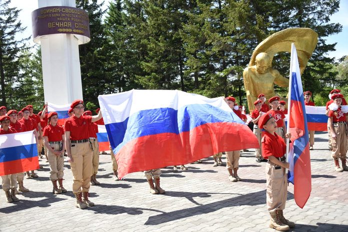 День России в Свободном начался гимном у Мемориала Славы