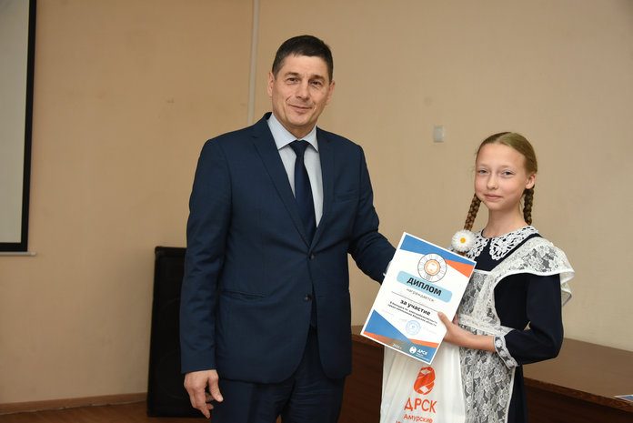 Свободненские школьницы победили в областном конкурсе плакатов по электробезопасности