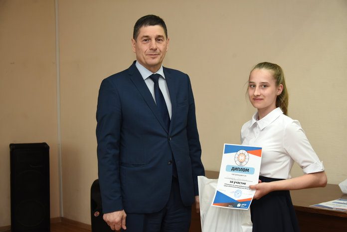 Свободненские школьницы победили в областном конкурсе плакатов по электробезопасности