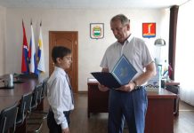 Глава Свободного наградил юного самбиста за победу на Всероссийских соревнованиях