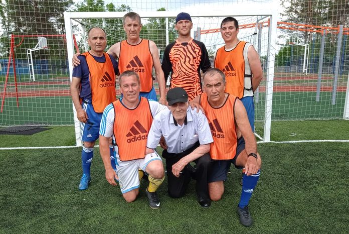 Турнир по мини-футболу памяти свободненского спортсмена и баяниста Ивана Бурделёва стал межнациональным