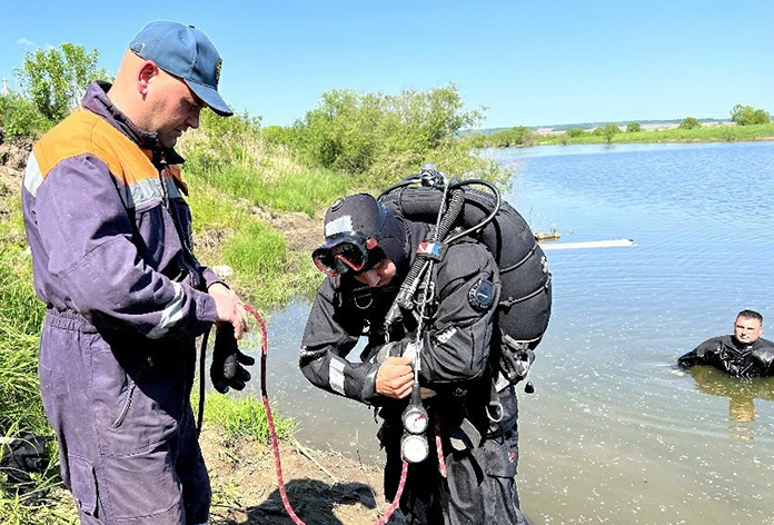 Утонувшую в озере 11-летнюю девочку амурские водолазы нашли в четырёх метрах от берега