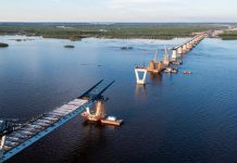 Губернатор Василий Орлов: «В августе будет проведена стыковка нового моста через Зею»
