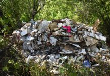 За вывоз мусора на стихийные свалки россиянам грозят крупные штрафы и конфискация машины