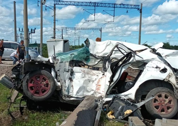 Трагедия на железнодорожном переезде в Приамурье унесла жизни двоих взрослых и 14-летней девочки