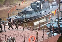 В День Военно-Морского флота юный «спецназ» Свободного отбил атаку «пиратов»