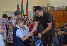 Вместе с амурскими первоклассниками  «Губернаторские портфели» получили и дети из подшефного района ДНР