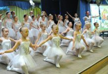 Выпускников отделения хореографии Свободненской детской школы искусств видно по осанке и грации