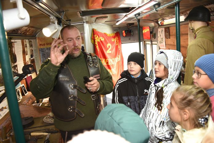 Автобус Победы привёз уникальные экспонаты в Свободный