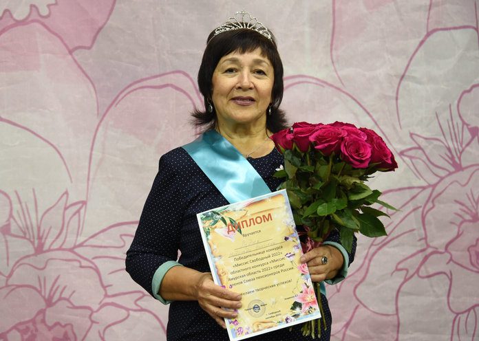 «Миссис Свободный — 2022» получила титул «Миссис Загадка» на областном конкурсе