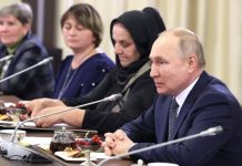 Президент России Владимир Путин встретился с матерями участников спецоперации