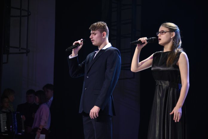 Талант артистов в концертной программе «Мы рядом» покорил свободненских зрителей