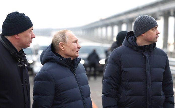 Поездка Путина по Крымскому мосту за рулём автомобиля впечатлила европейцев
