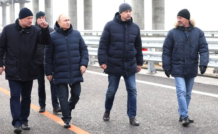 Поездка Путина по Крымскому мосту за рулём автомобиля впечатлила европейцев