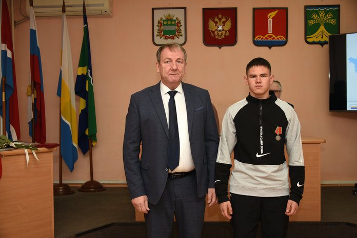 Старшему матросу запаса Владиславу Васильеву из Свободного вручили медаль Суворова