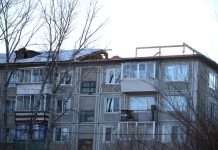Из-за капремонта жильцы пятиэтажки в Свободном зимуют в доме без крыши