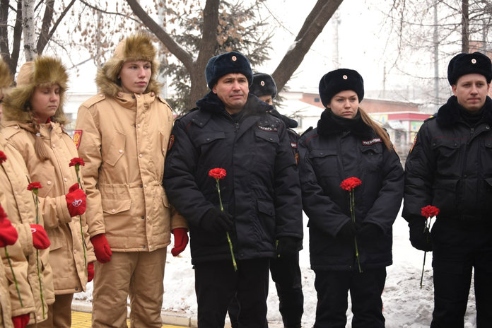 В День Героев Отечества свободненцы пришли к памятнику Ивану Маслову