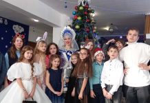 Сюрпризом для детей на Ёлке главы Свободненского района стал спектакль областного театра
