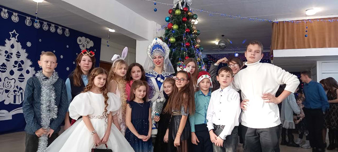 Сюрпризом для детей на Ёлке главы Свободненского района стал спектакль областного театра