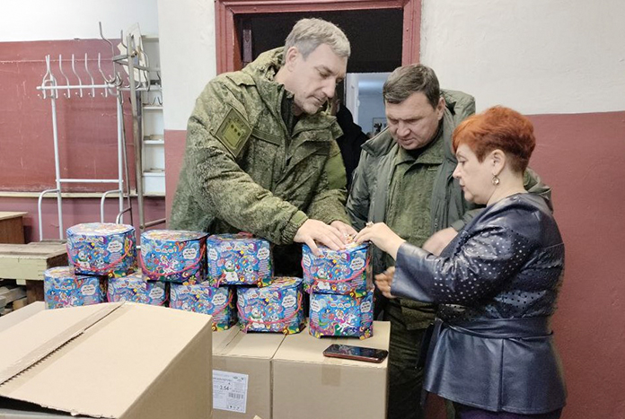 Губернатор Василий Орлов передал для детей Амвросиевского района новогодние подарки от амурчан