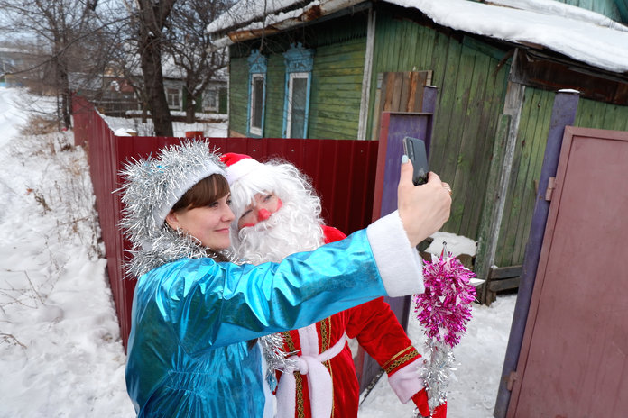 Дед Мороз и Снегурочка из «Лады» вновь подарили радость свободненским детям