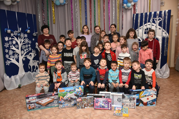 Волшебницы из Свободного и Циолковского пришли в детский дом с подарками и телевизорами