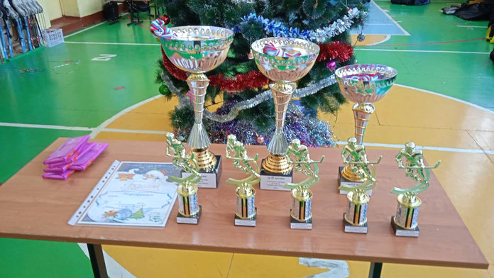 Юхтинский «Факел» победил две свободненские команды в хоккейном турнире на призы Деда Мороза