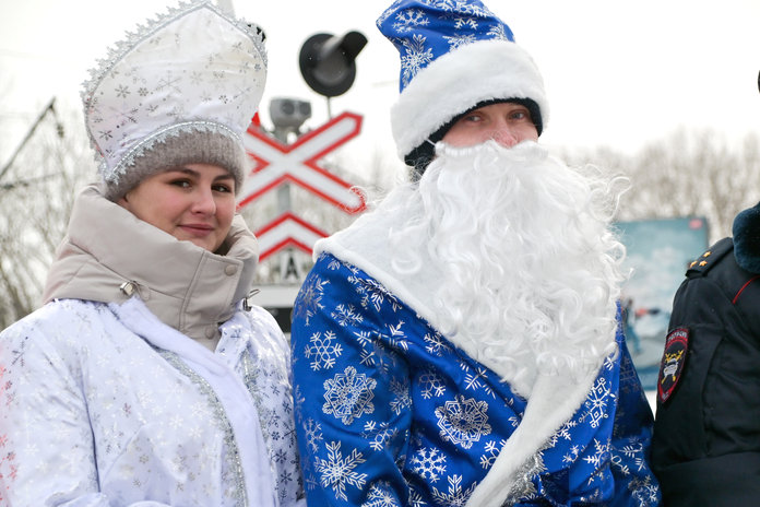 Дед Мороз и Снегурочка рассказали свободненским водителям о важных правилах