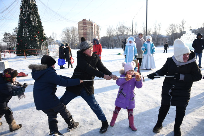 Весёлые народные гулянья собрали свободненцев в ледовом городке на Рождество