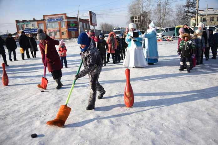 Весёлые народные гулянья собрали свободненцев в ледовом городке на Рождество