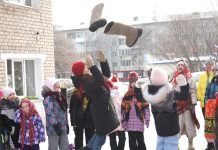 Юные танцоры Детской школы искусств Свободного узнали о весёлых святочных традициях