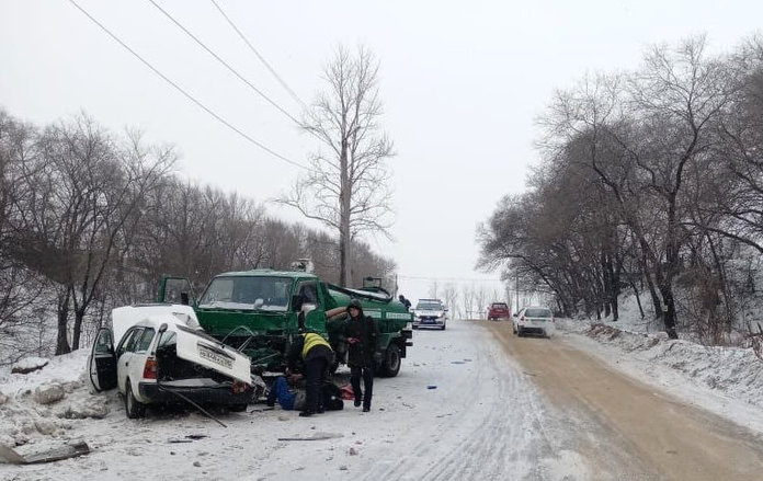 В Белогорске водитель «тойоты» погиб при столкновении автомобиля с грузовиком