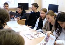 Школьники узнают из графической новеллы о подвиге героя СВО из Амурской области
