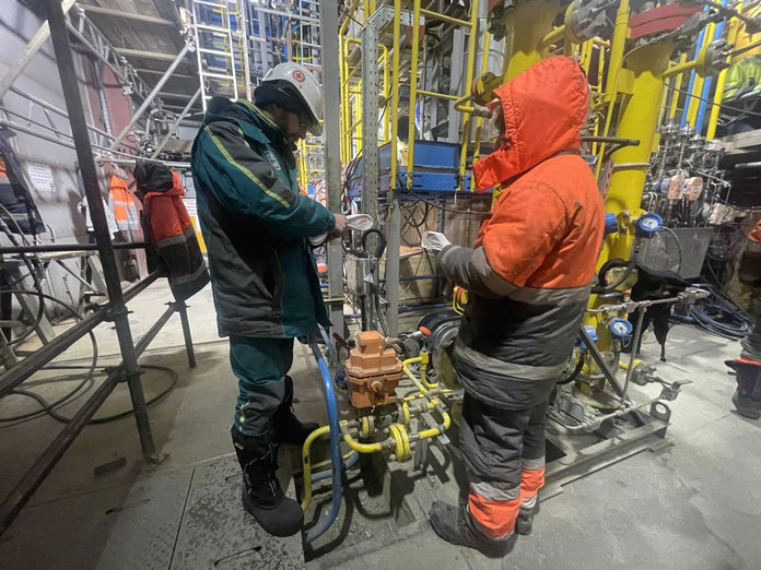 Специалисты Амурского ГПЗ ведут предпусконаладочные работы на агрегатах «Ладога» даже в 40-градусные морозы