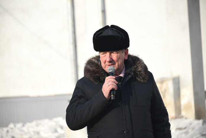 Цветы к памятнику Леонида Гайдая принесли свободненцы в день 100-летия знаменитого режиссёра