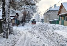 Снегоуборочная техника вышла на дороги в городе Зея по требованию прокурора